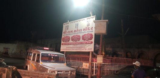 મોરબીમાં રાત્રીના સમયે ફરી 50થી વધુ નડતરરૂપ હોર્ડિંગ્સ દૂર કરાયા