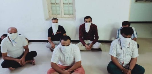 મોરબી : કારખાનામાં જુગાર રમતા 6 વ્યક્તિઓ 5 લાખની રોકડ સાથે ઝડપાયા