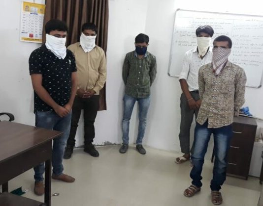 મોરબી પોલીસે સિરામિકના ગોડાઉનમાં જુગાર રમતા 5 ને ઝડપ્યા : રૂ. 4 લાખની રોકડ કબ્જે