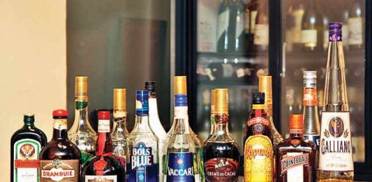 માળીયા (મી.)માં રહેણાંક મકાનમાંથી દેશી અને વિદેશી દારૂ પોલીસે ઝડપ્યો