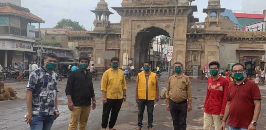 મોરબીમાં માસ્ક વગર નીકળતા 1 હજાર જેટલા લોકોને લાયન્સ કલબ દ્વારા માસ્કનું વિતરણ