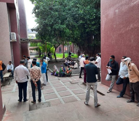 મોરબીની દસ્તાવેજ ઓફિસમાં અરજદારોને વ્યવસ્થિત સુવિધા આપવા વકીલોની માંગણી