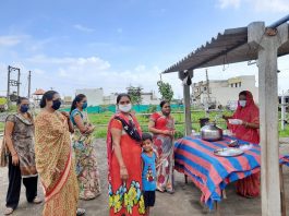 મોરબીના ગજાનંદપાર્ક ના રહેવાસીઓ દ્વારા ઉકાળાનું વિતરણ કરાયું