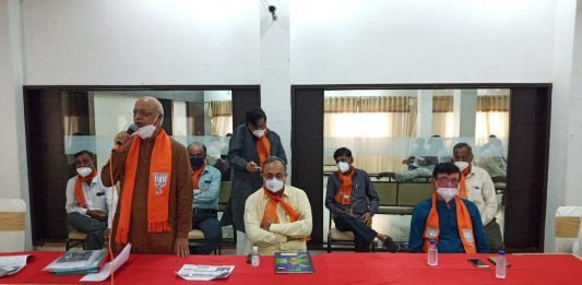માળીયા (મી.) તાલુકા કોંગ્રેસના પ્રમુખ સહીત 60 આગેવાનોએ ભાજપનો ખેસ ધારણ કર્યો
