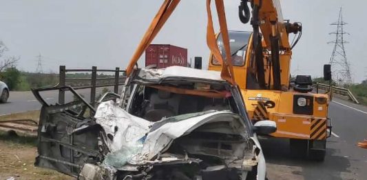 Now@4:00pm: ખીરઈ ગામ પાસે ટ્રક અને કાર વચ્ચે ગમખ્વાર અકસ્માતમા ત્રણના મોત, ત્રણ ઘાયલ