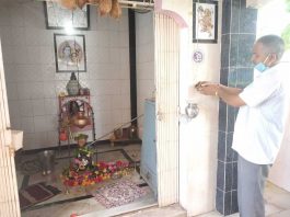 ટંકારાના અમરનાથ મંદિરે ગર્ભગૃહની બહારથી જ શિવલિંગ પર અભિષેક કરાઈ છે, જાણો કઈ રીતે..