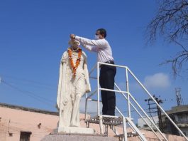 મોરબીમાં ગાંધીજીની પ્રતિમાને ફુલહાર કરીને ગાંધી જયંતિની ઉજવણી કરવામાં આવી