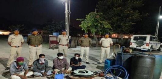 મીતાણા પાસે લાઇટ ડીઝલ ઓઇલ ચોરીનું કૌભાંડ ઝડપાયું, ચાર શખ્શો ઝડપાયા