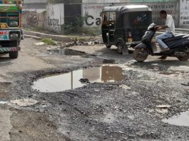 મોરબી: આંધળા તંત્ર ને ત્રાજપર ચોકડી નજીક મોટા ખાડાઓ નથી દેખાતા !! લોકપ્રશ્ન ?