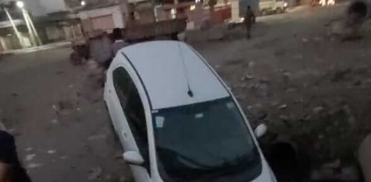 તંત્રની બલિહારી: મોરબીના વાવડી રોડ પર કાર ગટરમાં ખાબકી