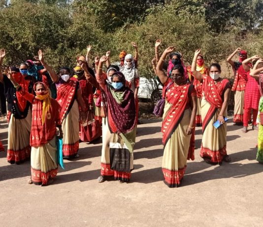 હળવદ : આશા બહેનો દ્વારા વિવિધ માંગણીઓને લઈને મામલતદારને આવેદનપત્ર અપાયું