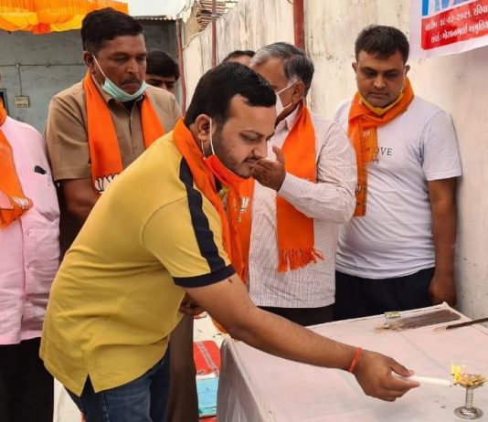 જેતપરમાં ભાજપ દ્વારા પ્રતિષ્ઠા રસીકરણ કેમ્પ યોજાઈ ગયો