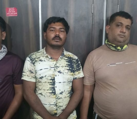 મોરબી : રીક્ષામાં પેસેન્જર તરીકે બેસાડી નાણાં ખંખેરતી ત્રિપુટી ઝડપાઈ