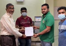 મોરબીના સેવાભાવી અજય લોરિયાનું સિવિલ હોસ્પિટલના ડો.કાંતિલાલ સરડવા દ્વારા પ્રશસ્તિપત્ર આપી સન્માન