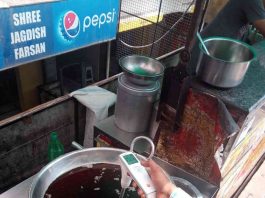 મોરબીમાં વેપારીઓ એ દુકાનો ખોલી નાખતા પોલીસની કાર્યવાહી