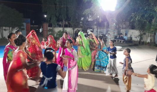 મોરબીના સામાકાંઠે આવેલ જવાહર સોસાયટીમાં દશેરા નિમિતે રાસ-ગરબા યોજાયા