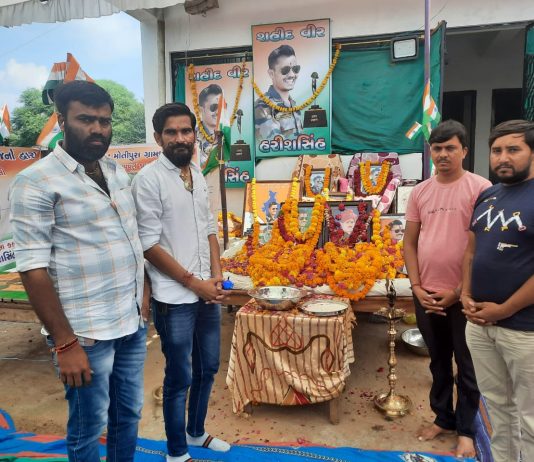 મોરબી: શહીદના પરિવારને રૂ. 71 હજારની સહાય અર્પણ કરતું પ્રમુખ ગૃપ