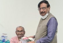 પૂર્વ પંચાયત મંત્રીને રૂબરૂ મળી સ્વાસ્થ્ય અંગે શુભેચ્છા પાઠવતા રાજ્યમંત્રી બ્રિજેશ મેરજા