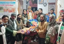 માળિયાના સંગાથ વૃદ્ધાશ્રમના વૃદ્ધોને ધાબળા વિતરણ કરી માનવતા મહેકાવી