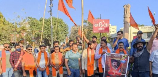 કર્ણાટકમાં કાર્યકર્તાની હત્યાના વિરોધમાં મોરબીમાં વિરોધ પ્રદર્શન