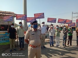 હળવદ પોલીસ દ્વારા વાહનચાલકોમાં ટ્રાફિક સલામતી અંગે જાગૃતિ લાવવાનો પ્રયાસ કરાયો