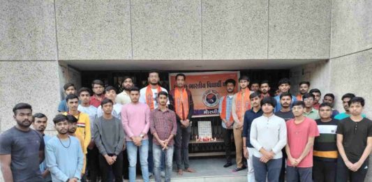 મોરબીમાં ABVP દ્વારા પુલવામા હુમલાના શહીદોને શ્રદ્ધાંજલિ અર્પણ