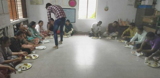 મોરબીની શકત શનાળા અને ગોકુલનગર શાળાના વિદ્યાર્થીઓને તિથિ ભોજન અપાયું