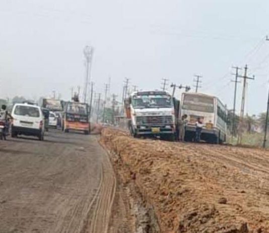 મોરબીના જેતપર રોડ પર કીચડના કારણે એસટી બસ અને ટ્રક વચ્ચે અકસ્માત