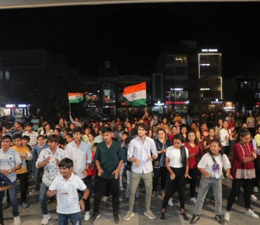 યંગ ઇન્ડિયા ગૃપ આયોજિત ફ્લેશ મોબમાં નવરાત્રીને વેલકમ કરતા ખૈલયાઓ