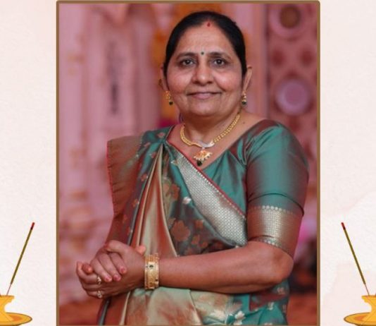 મોરબીના રવાપરના માજી સરપંચ શ્રી ગોપાલભાઈ કાસુન્દ્રાના ધર્મપત્ની શ્રીજી ચારણ પામેલ છે