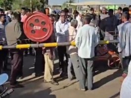 હળવદ: રણજીતગઢમાં લાંબો સમય ફાટક બંધ રાખવા સામે વિરોધ : રેલરોકો આંદોલનની ચીમકી