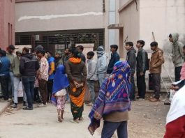 આધારકાર્ડના કામ માટે લોકોને પારાવાર હેરાનગતિ !!