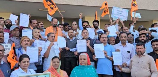 વાંકાનેર: બાંગ્લાદેશમાં હિન્દૂ પર થઈ રહેલ અત્યાચારના વિરોધમાં હિન્દૂ સમાજ દ્વારા આવેદન