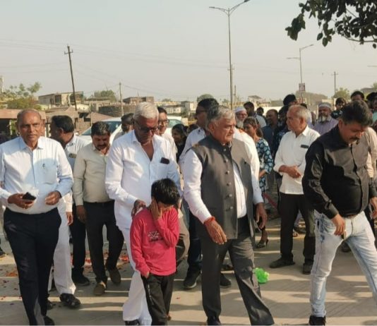 ટંકારામાં કલ્યાણપર રોડનું લોકાર્પણ કરતા ધારાસભ્ય