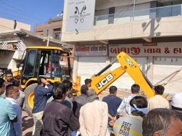મોરબી મહાપાલિકાનું બુલડોઝર આજે સામાકાંઠે ફરી વળ્યું