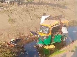 દલવાડી સર્કલ નજીક રીક્ષા કેનાલમાં ખાબકી